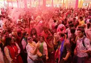 Lucknow Celebrates Holi with Grand Processions, Showcasing Ganga-Jamuni Tehzeeb