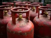 Madhubani District Administration Cracks Down on LPG Agencies for Transparency