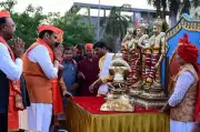 Nagpur's Ram Navami Yatra Draws Massive Crowds with Fadnavis, Gadkari in Attendance