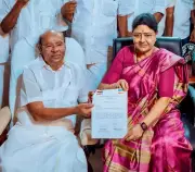 PMK Founder Ramadoss and VK Sasikala Form Electoral Alliance for Tamil Nadu Polls