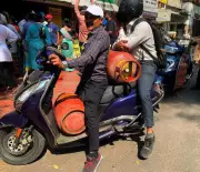 Pune Faces LPG Cylinder Shortage: Delivery Delays Hit 4 Days Amid Panic Buying