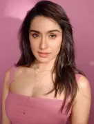 Shraddha Kapoor Cheers Aunt Padmini Kolhapure's Viral Song Rendition