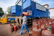 Survey Reveals Over 50% of Indian Households Faced LPG Delivery Delays Last Week