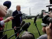 Trump Warns Iran, Urges Oil Firms to Use Strait of Hormuz After Strikes