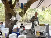 Vadodara Street Food Crisis: LPG Shortage Forces Vendors to Shut Stalls, Use Firewood