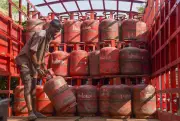 West Asia Conflict Triggers Commercial LPG Shortage in Indian Cities