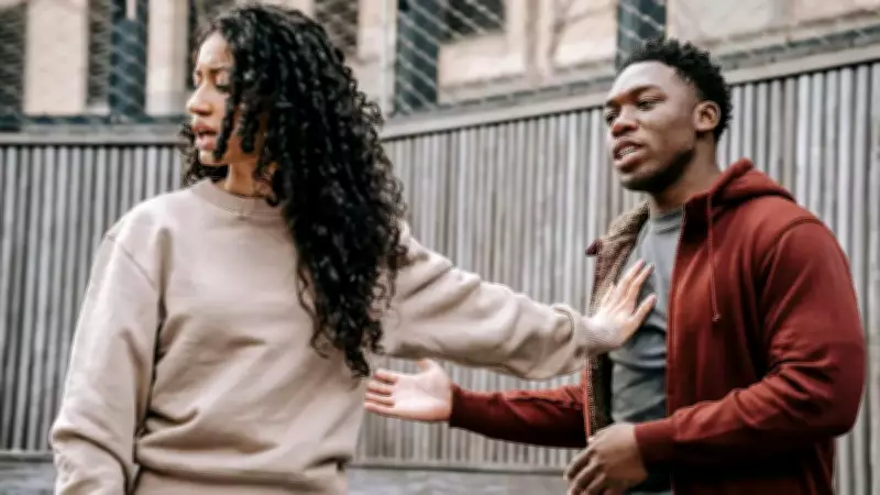 5 Warning Signs Couples Exhibit Before Deciding to End Their Relationship