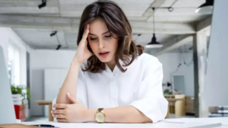 5 Workplace Habits That Undermine Your Professional Credibility