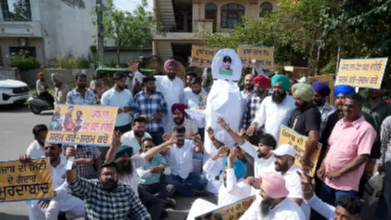 AAP Defectors Clash as Party Workers Protest in Delhi