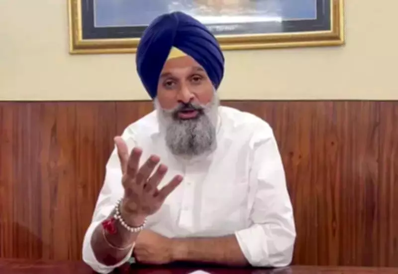 AAP faces more exits as 2 Lok Sabha MPs may leave, claims SAD leader Majithia