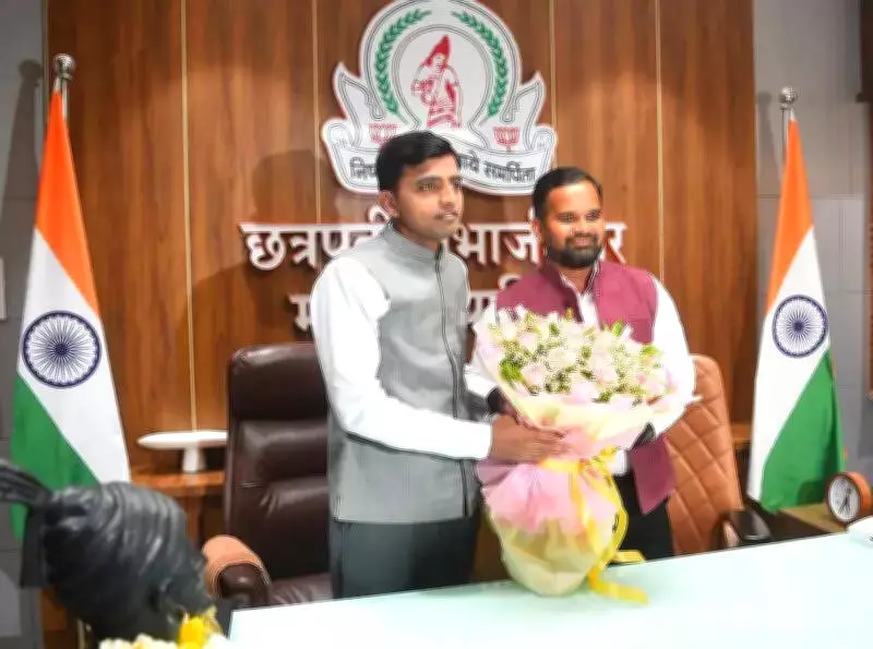 Amol Yedge Takes Charge as Chhatrapati Sambhajinagar Municipal Chief Amid Political Backing for Predecessor