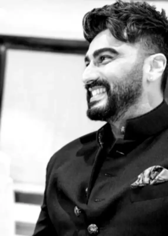 Arjun Kapoor's Candid Photo by Ranveer Singh Steals Hearts