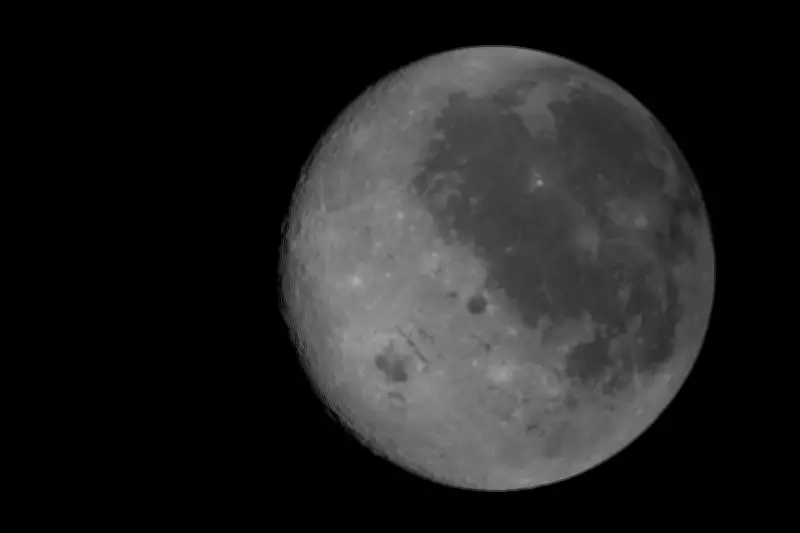 Artemis II Astronauts Honor Late Wife with Lunar Tribute, Blending Science and Emotion