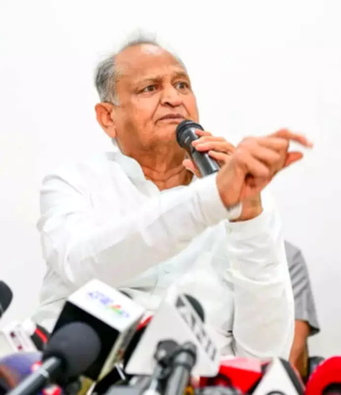 Ashok Gehlot Slams Rajasthan Govt Over Farmer Distress and RGHS Payment Delays