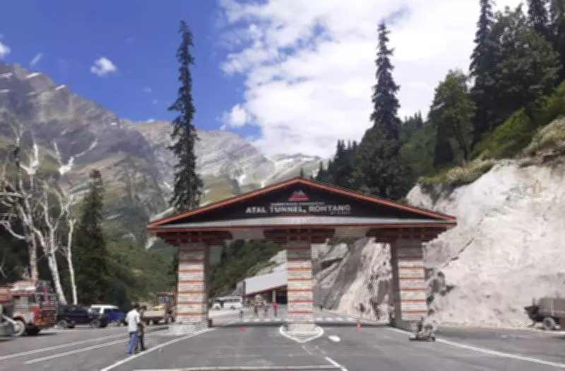 Avalanche Alert in Lahaul-Spiti: Tourist Activities Restricted Near Atal Tunnel