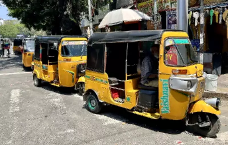Chennai Auto Drivers Face Severe LPG Shortage Crisis, Wait Hours for Fuel