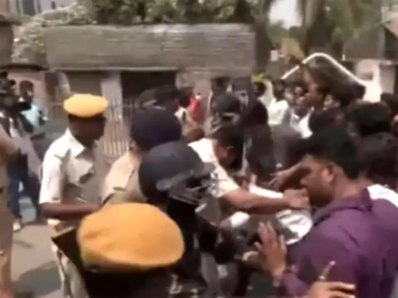 Clashes Break Out Near PM Modi Rally Venue in Bengal, CISF Jawan Injured