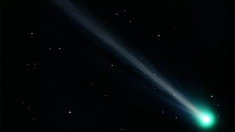Comet's Tail 'Regrows' Like a Lizard's, Revealing Solar Wind Secrets