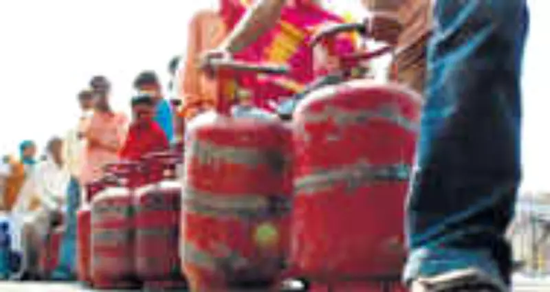 Congress Leaders Protest LPG Shortage in Bihar, Criticize Modi Government Policies