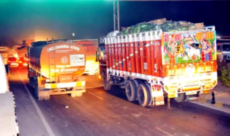 Crack on Rewa Bridge Halts Heavy Traffic, Diverts Key Route to Uttar Pradesh
