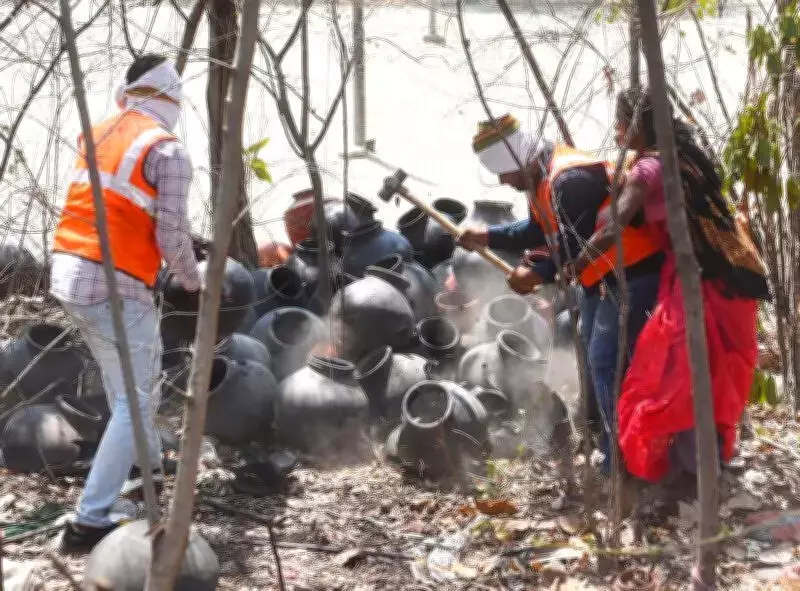 CSMC Removes 144 Encroachments on Jalna Road, Potters' Wares Destroyed