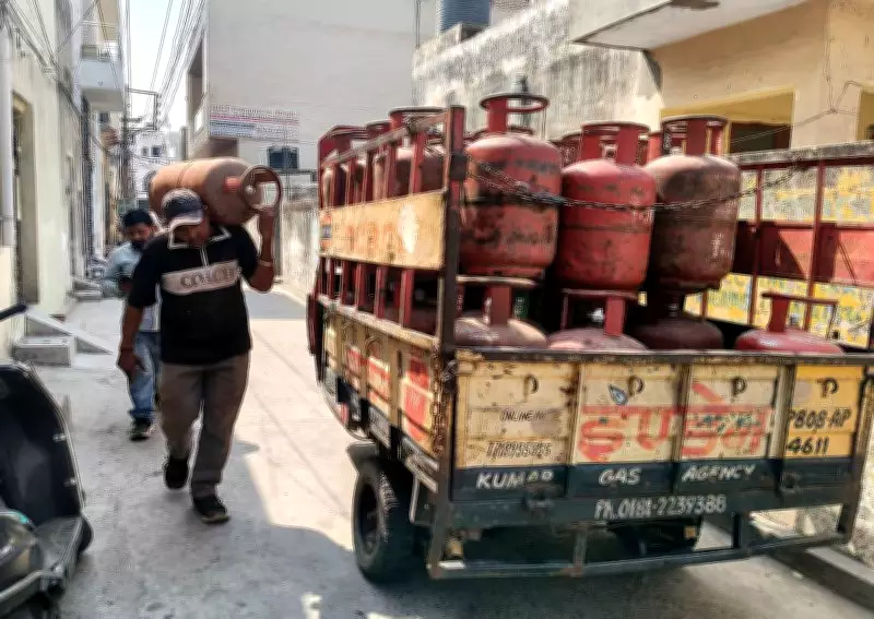Delhi Government Doubles LPG Cylinder Allocation for Migrant Workers