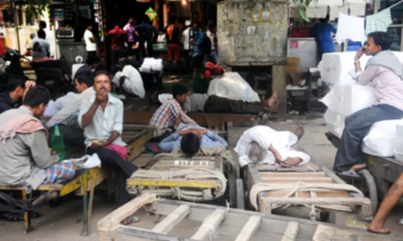 Delhi Sizzles at 42.1°C, IMD Issues Yellow Alert for Heatwave