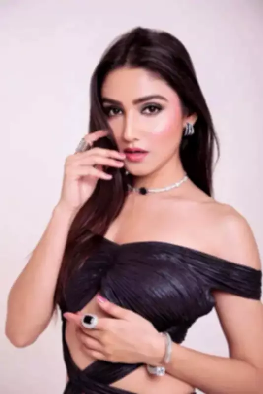 Donal Bisht Slams Unrealistic Beauty Standards, Reveals Missed Imtiaz Ali Project