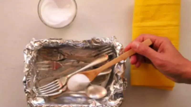 Effortless Burnt Utensil Cleaning: The Aluminum Foil Method Explained