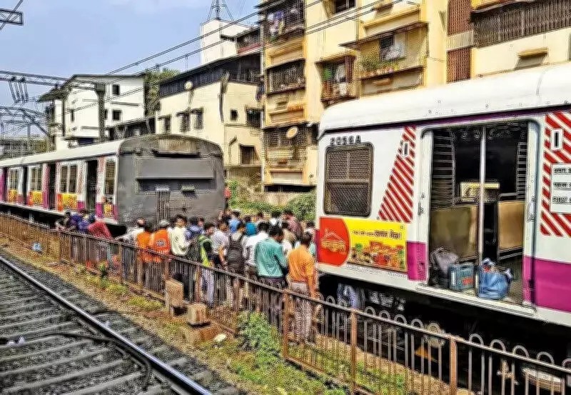 Empty Local Train Derails at Dombivli Station, Disrupts Central Railway Services