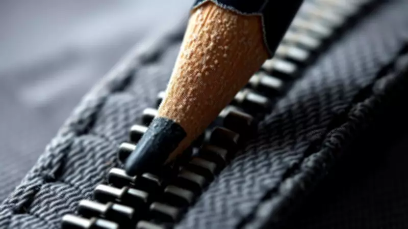 Fix a Stuck Zipper Instantly with a Simple Pencil: The Ultimate DIY Hack
