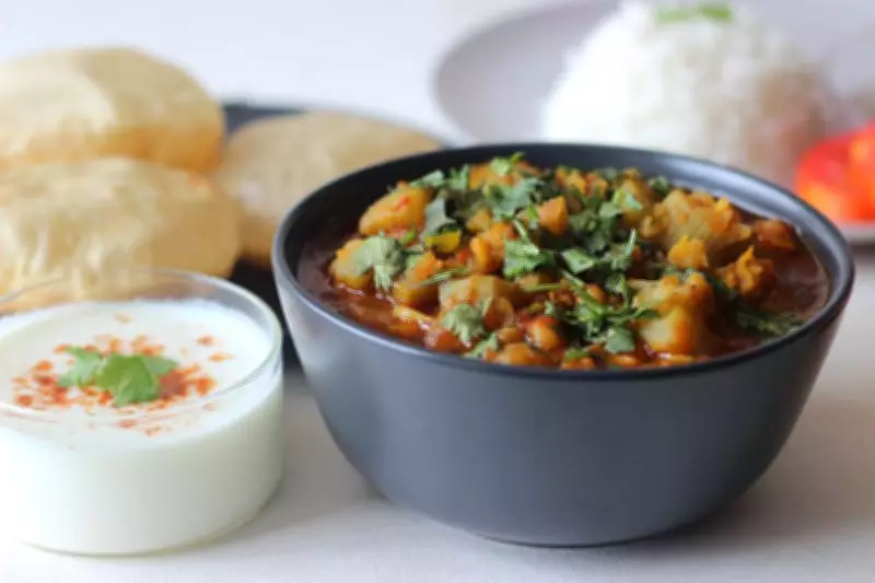 Food Talk: Echoes of a Bengali Tradition Explored in Culinary Discourse
