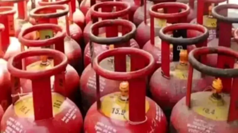 Gaya's LPG Crisis Deepens: Illegal Storage Raided, 60k Deliveries Pending