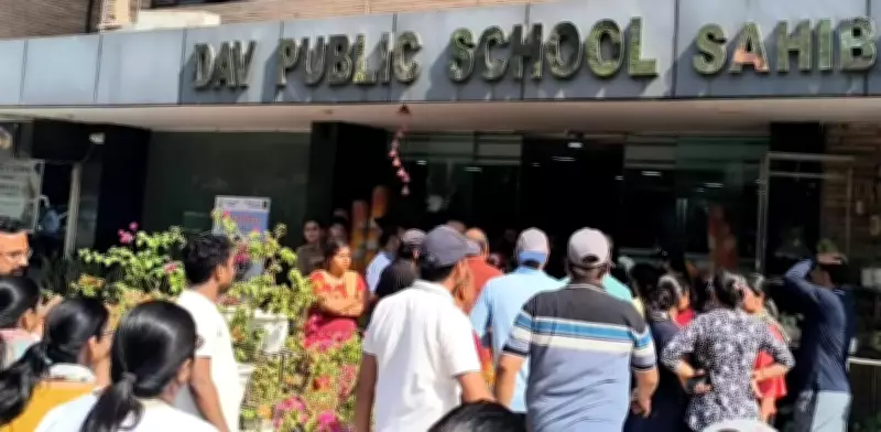Ghaziabad Parents Protest DAV School's 11-15% Fee Hike and Overcrowding Issues