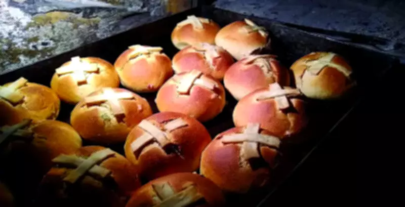 Goa Bakers Overcome LPG Shortage to Meet Hot Cross Bun Production Target
