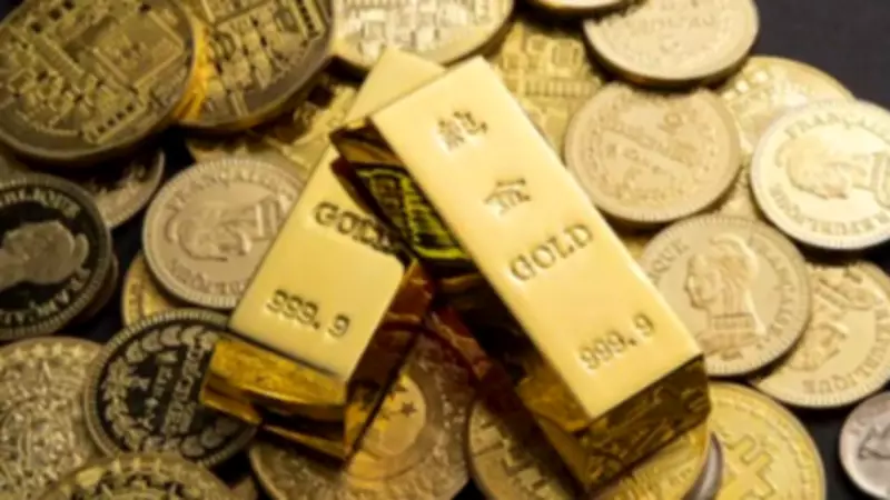 Gold Futures Decline Amid Geopolitical Tensions, Retail Rates Show Mixed Trend