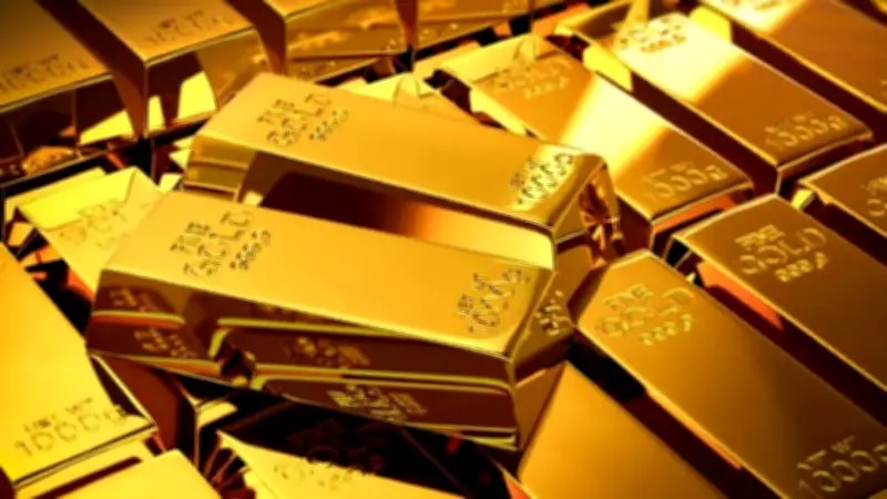 Gold Futures Decline on Weak Global Cues, Mixed Retail Prices Across India
