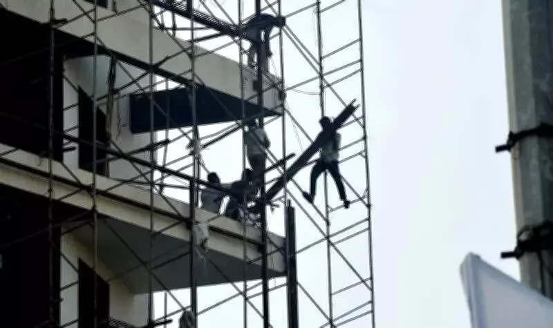 Gujarat Stamp Duty Revenue Soars 30% to Rs 19,102 Crore in FY 2025-26