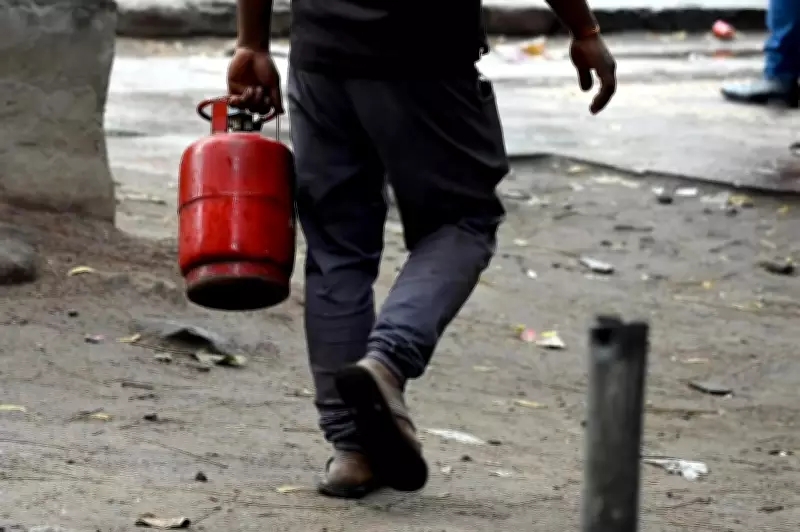 Gurgaon Faces LPG Connection Rush as Informal Market Collapses