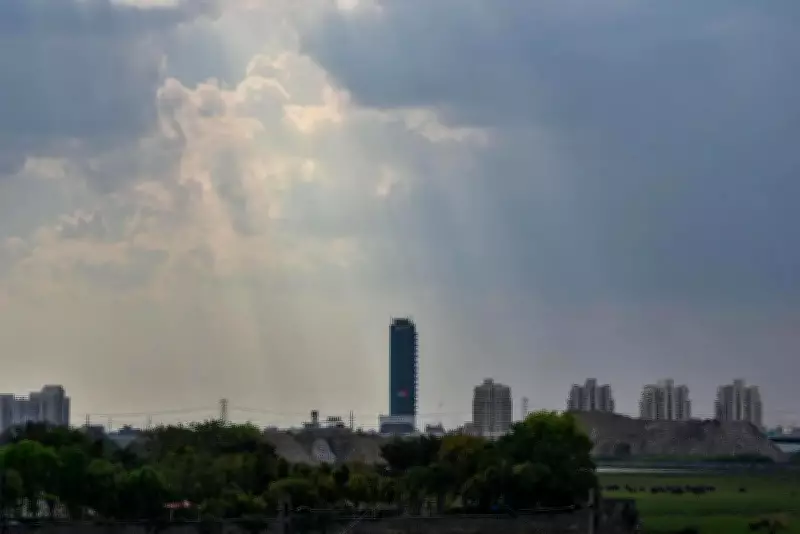 Gurgaon's Air Quality Dips to 'Moderate' as Carbon Monoxide Emerges as Key Pollutant