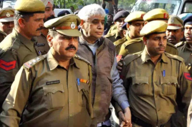HC Grants Bail to Rampal in 2014 Violence Case, Warns Against Mob Mentality