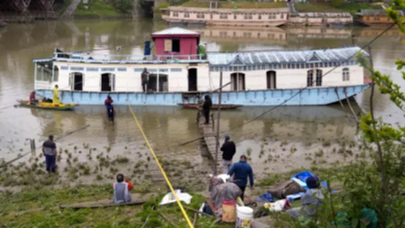 Heavy Showers Trigger Flash Flood and Landslide Warnings in Kashmir