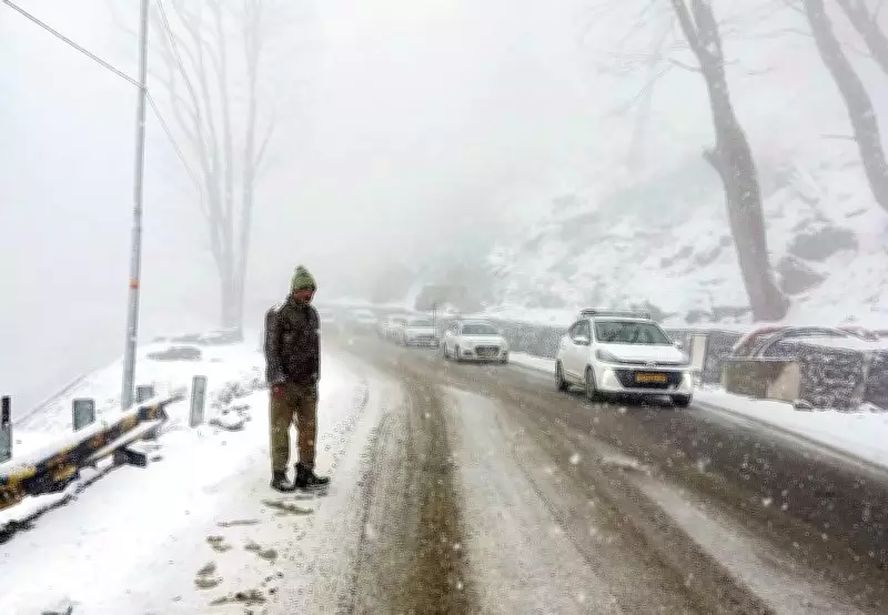 Himachal Pradesh Higher Reaches Witness Snowfall, IMD Issues Orange Alert for Hailstorms