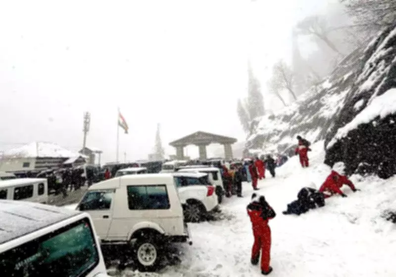 Himachal Pradesh Hit by Heavy Rain, Snowfall; Temperatures Plummet Across State
