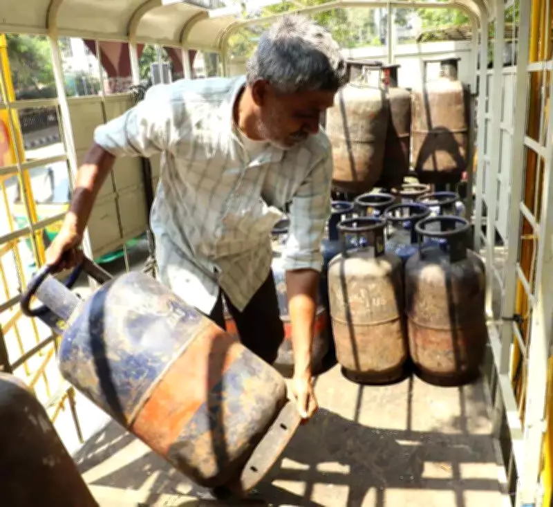 Hisar Officials Seize LPG Cylinders in Raid Amid Iran-Israel Conflict Fears