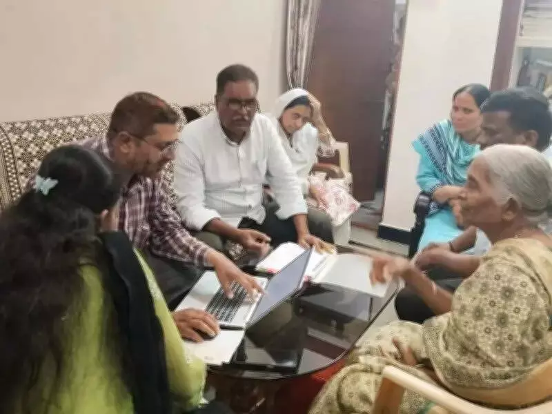 Hyderabad Duo Helps Citizens Navigate Electoral Roll Revision Ahead of SIR