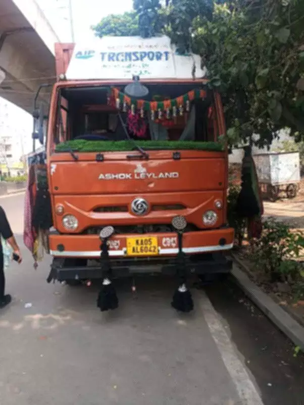 Hyderabad Hit-and-Run: Newlywed Woman Killed, Husband Injured as Truck Drags Scooter 2 km