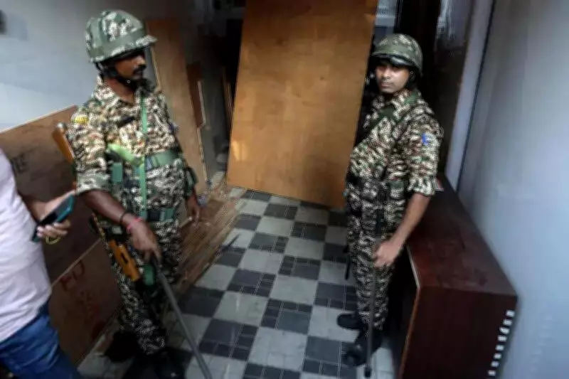 I-T Raids Target TMC Leaders in Kolkata, Mamata Banerjee Slams BJP as 'Cowards'