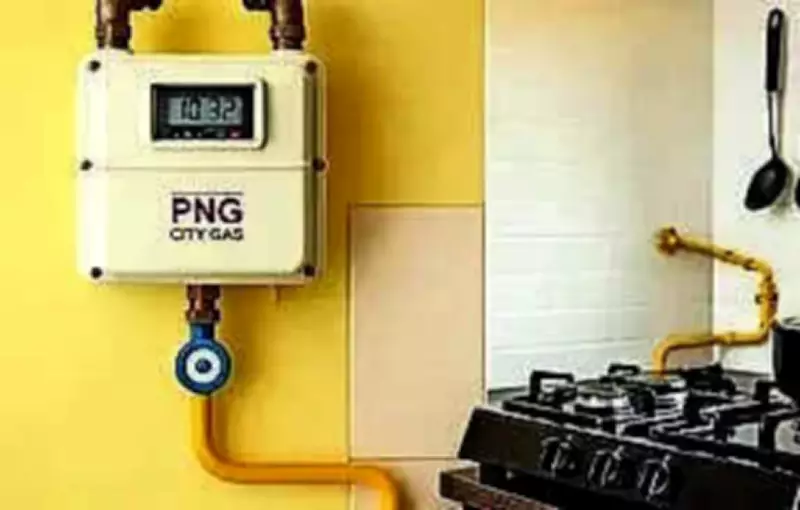 Illegal PNG Tap in Bareilly Puts 30,000 Residents at Explosion Risk