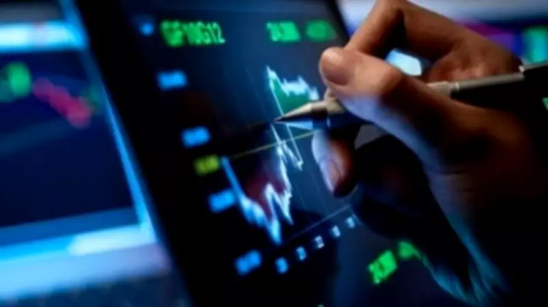 Indian Stock Markets Decline in Early Trade Amid IT Sector Weakness